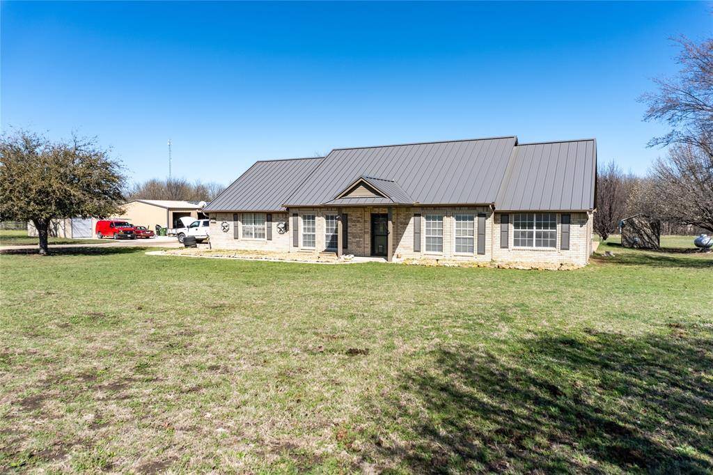 611 Gladness, Rhome, TX 76078