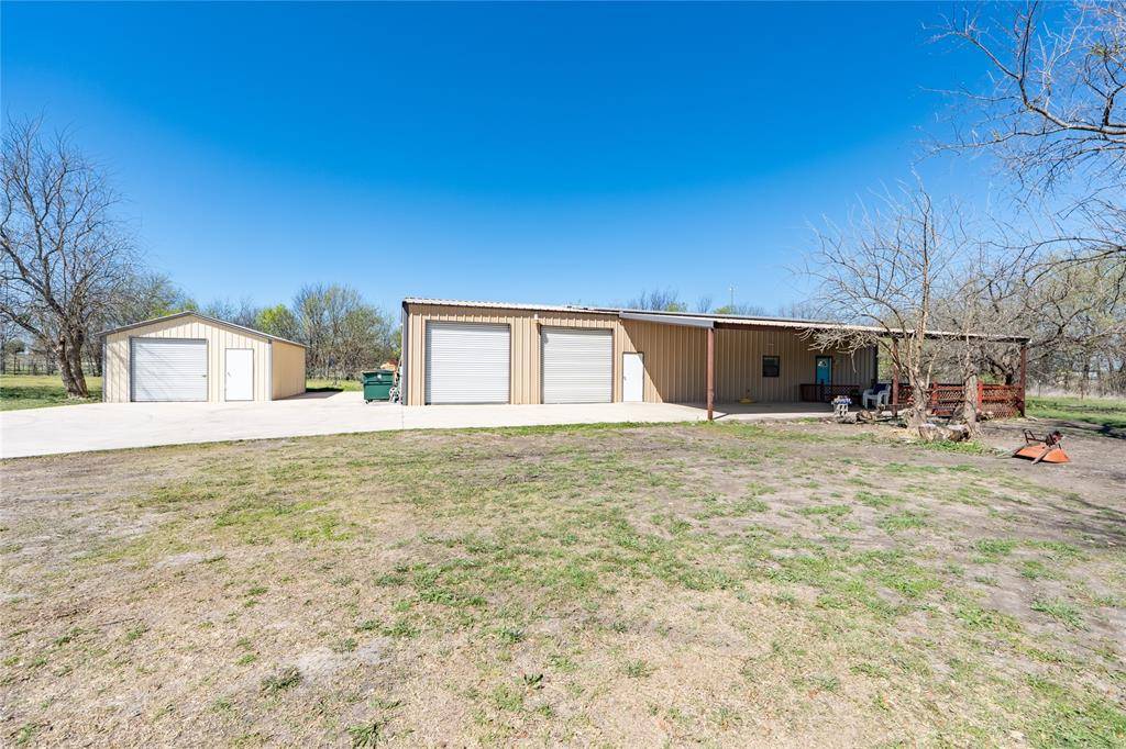 611 Gladness, Rhome, TX 76078