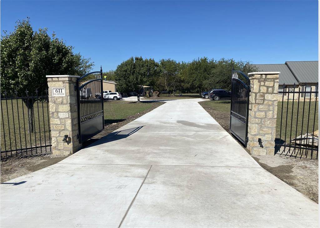 611 Gladness, Rhome, TX 76078