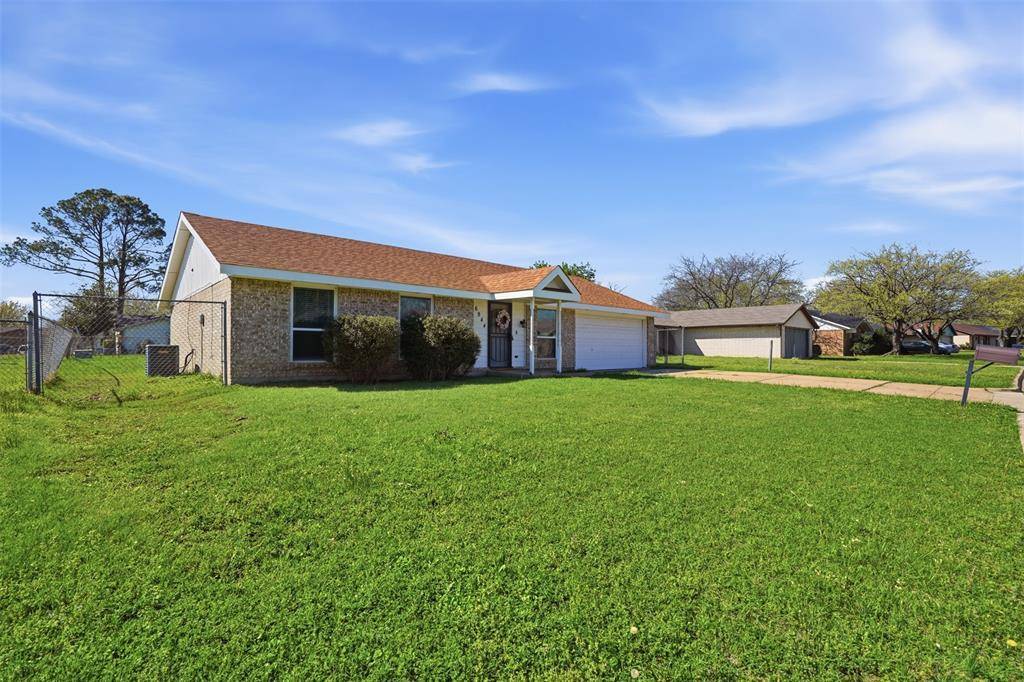 6944 Knob Hill Road, Forest Hill, TX 76140