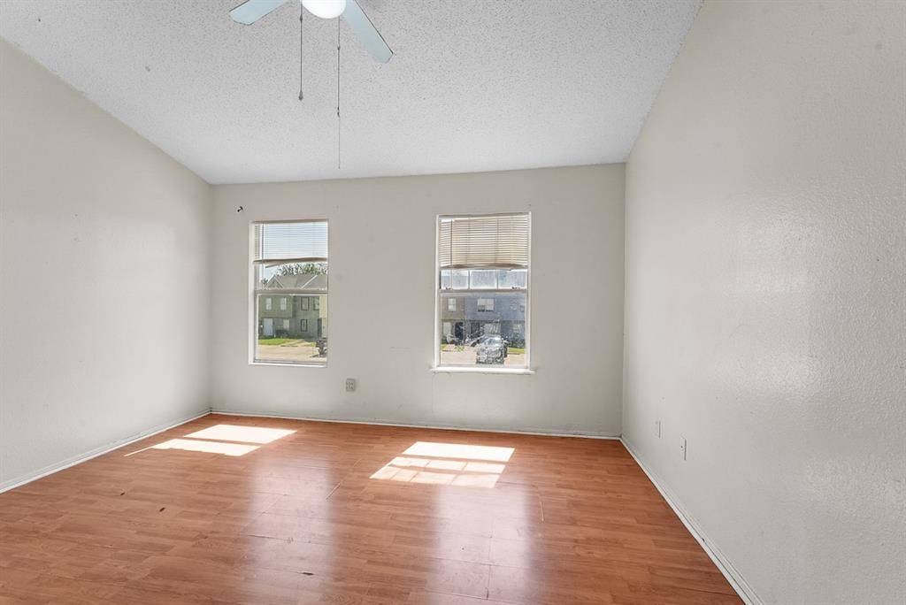 9415 Olde Towne Row, Dallas, TX 75227