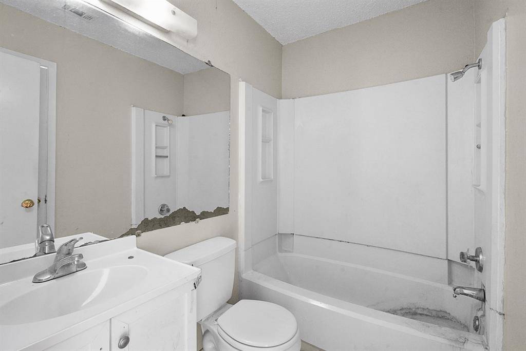 9415 Olde Towne Row, Dallas, TX 75227