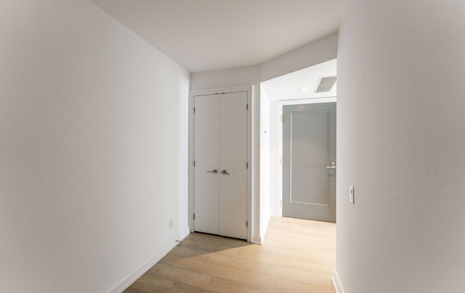 155 Yorkville AVE #2120, Toronto C02, ON M5R 1C4