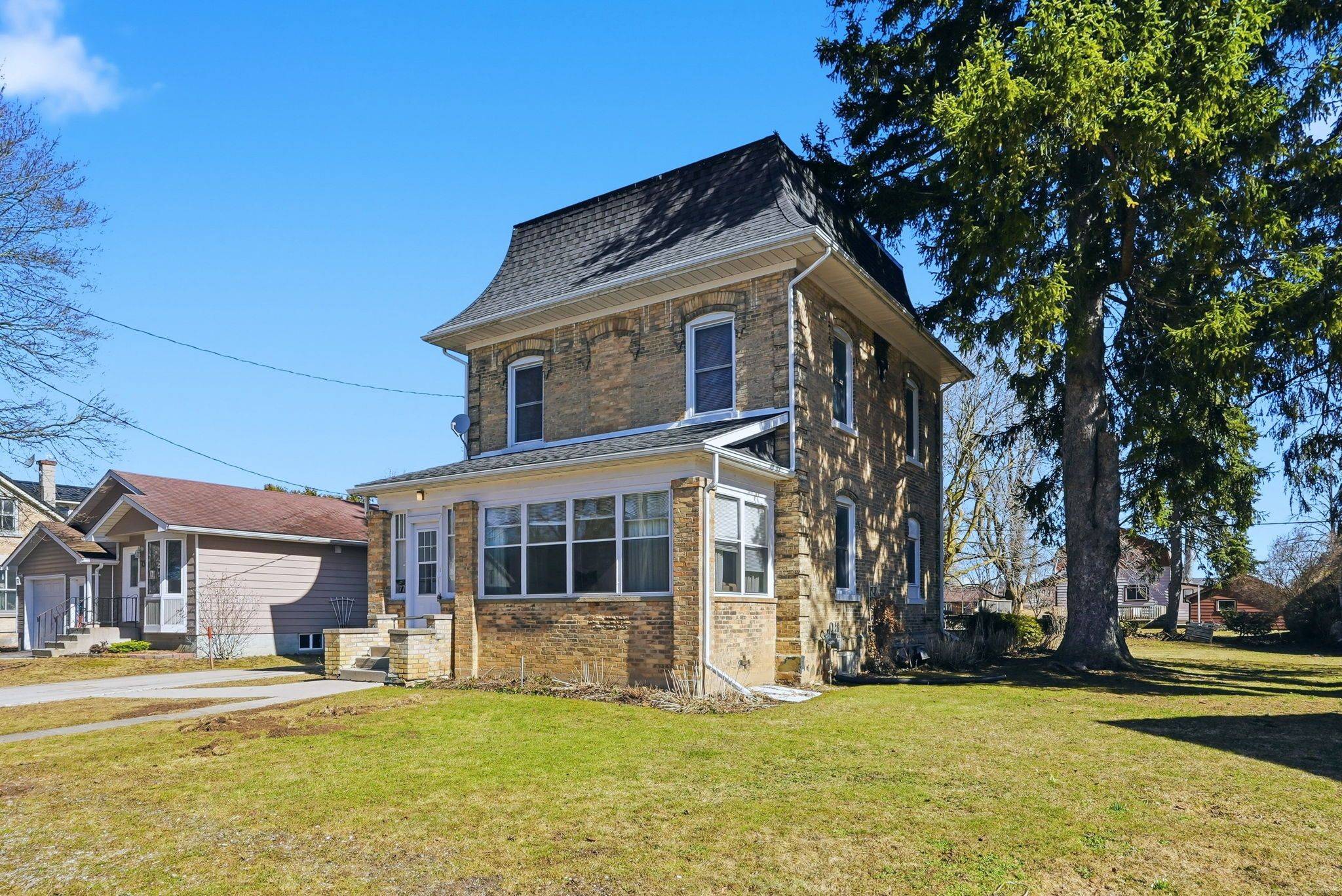 77 King ST S, Minto, ON N0G 1Z0