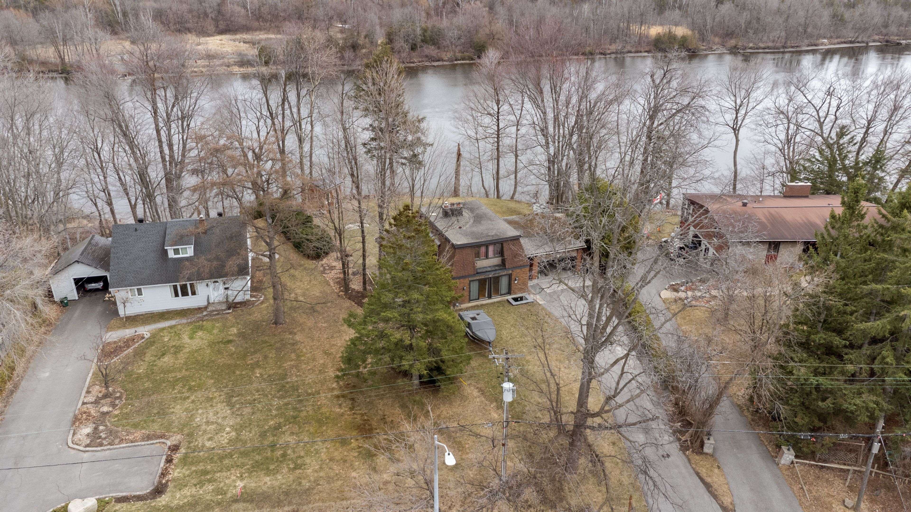 2061 Prince Of Wales DR, Country Place - Pineglen - Crestview And Area, ON K2E 7A4