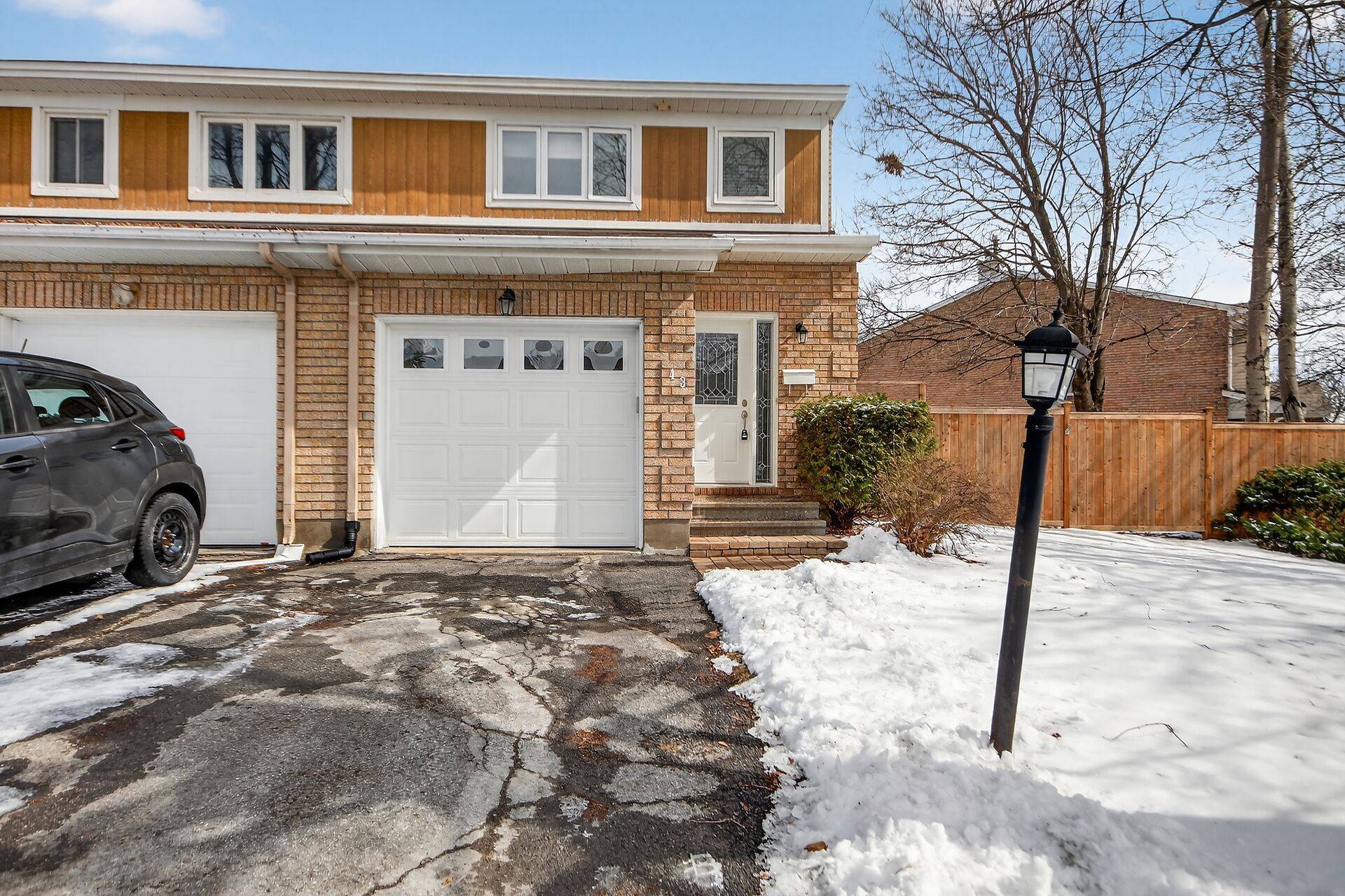 43 Hummingbird CRES, Barrhaven, ON K2J 3A5