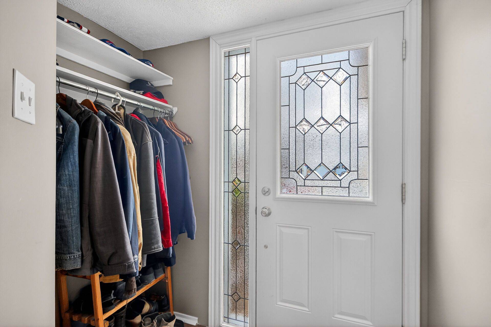 43 Hummingbird CRES, Barrhaven, ON K2J 3A5