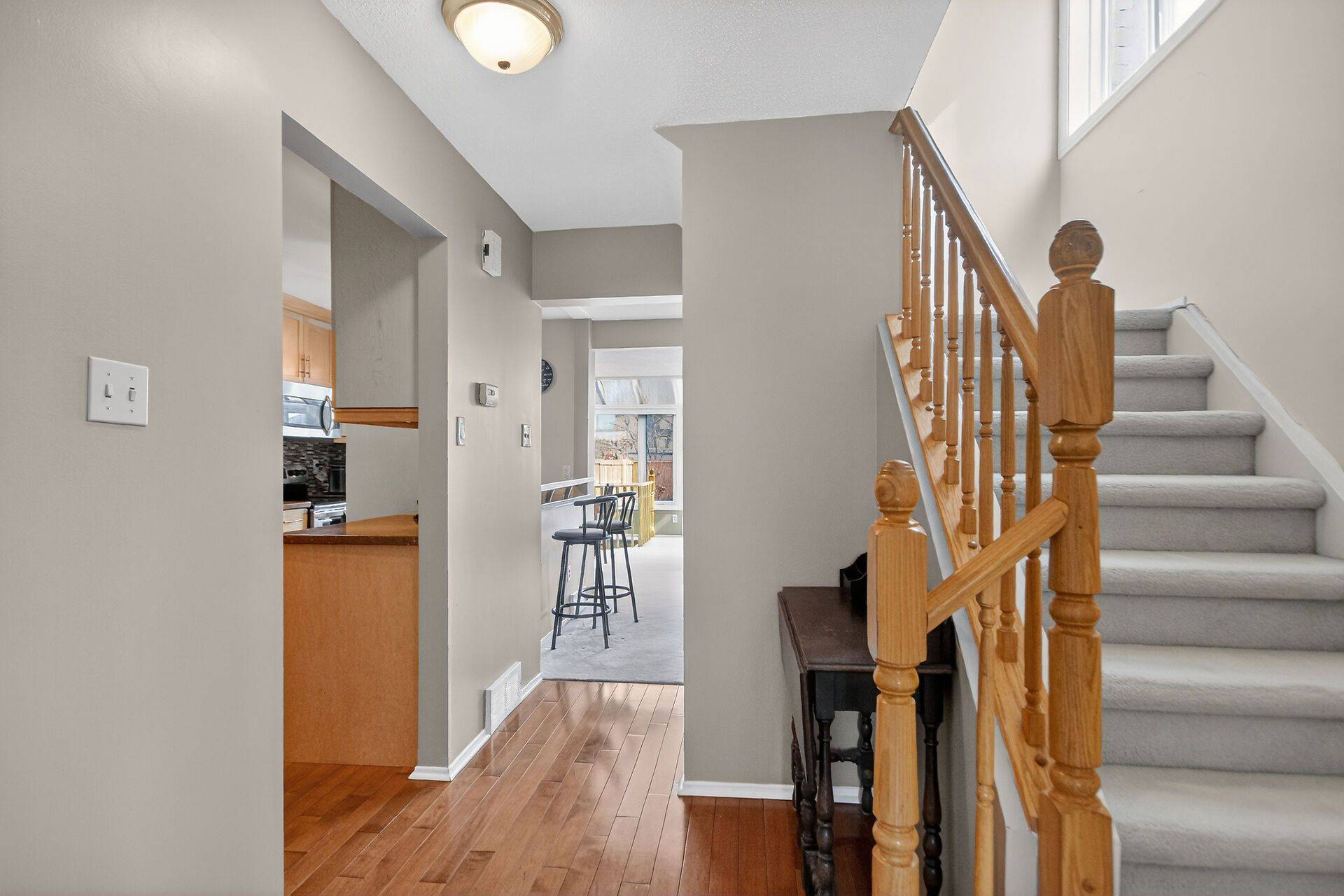 43 Hummingbird CRES, Barrhaven, ON K2J 3A5