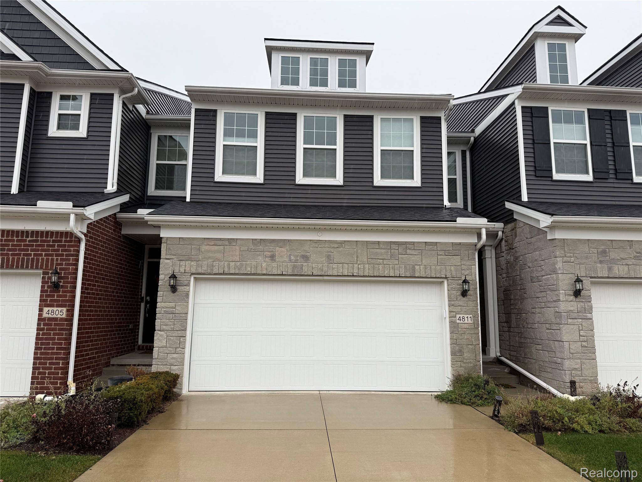 4811 Broomfield WAY, Lake Orion Village, MI 48359