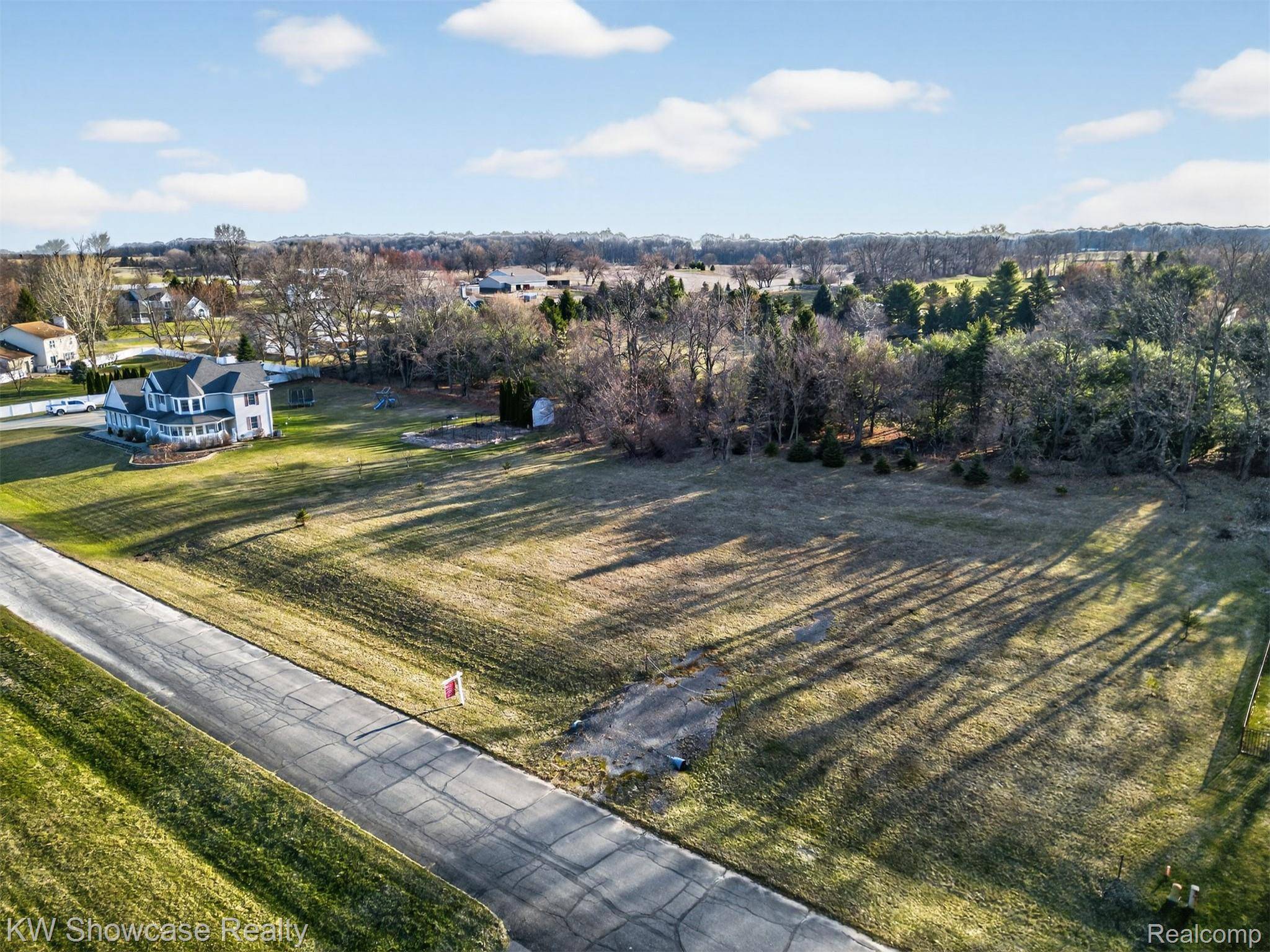 4640 Melanie LN, White Lake Charter Township, MI 48383