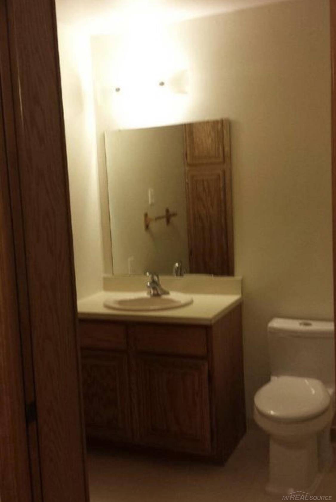 15530 Ashley CT, Macomb Twp, MI 48044