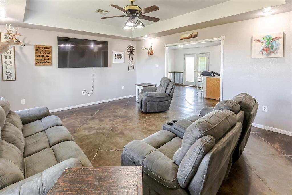 1727 Lcr 124, Mount Calm, TX 76673