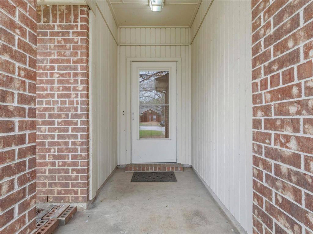 7002 Escondido Drive, Arlington, TX 76016