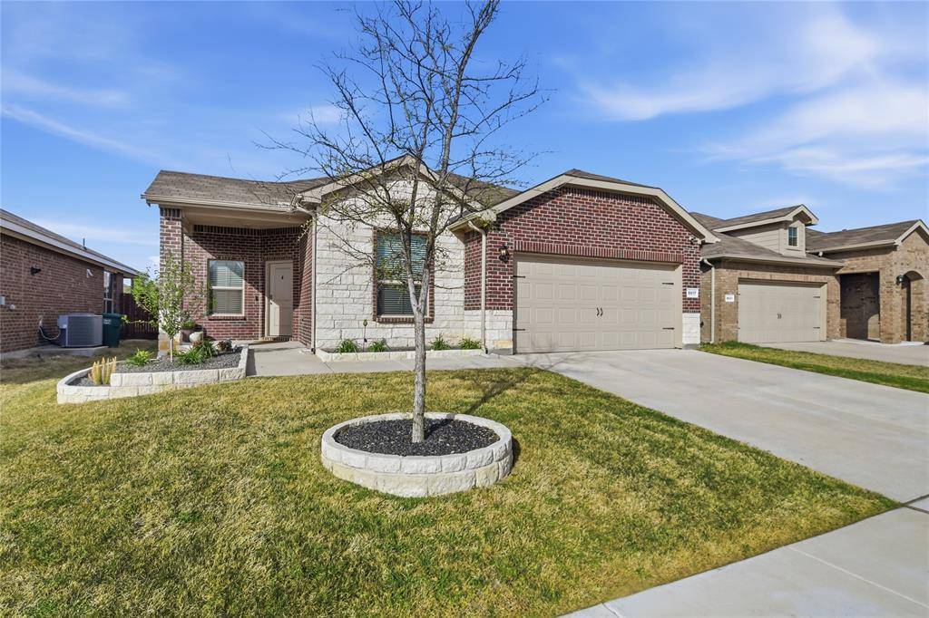 8617 Sandy Park Drive, Fort Worth, TX 76179