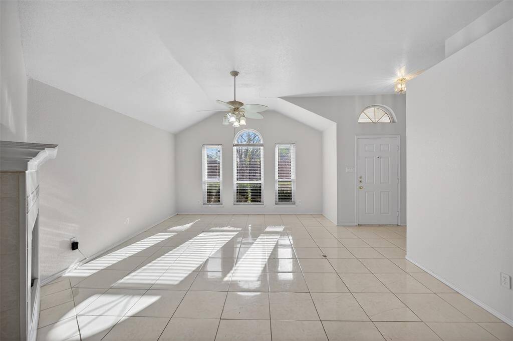 7016 Snowivy Court, Arlington, TX 76001