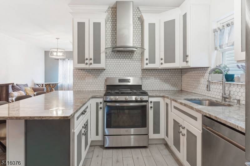 944 Flora St, Elizabeth City, NJ 07201