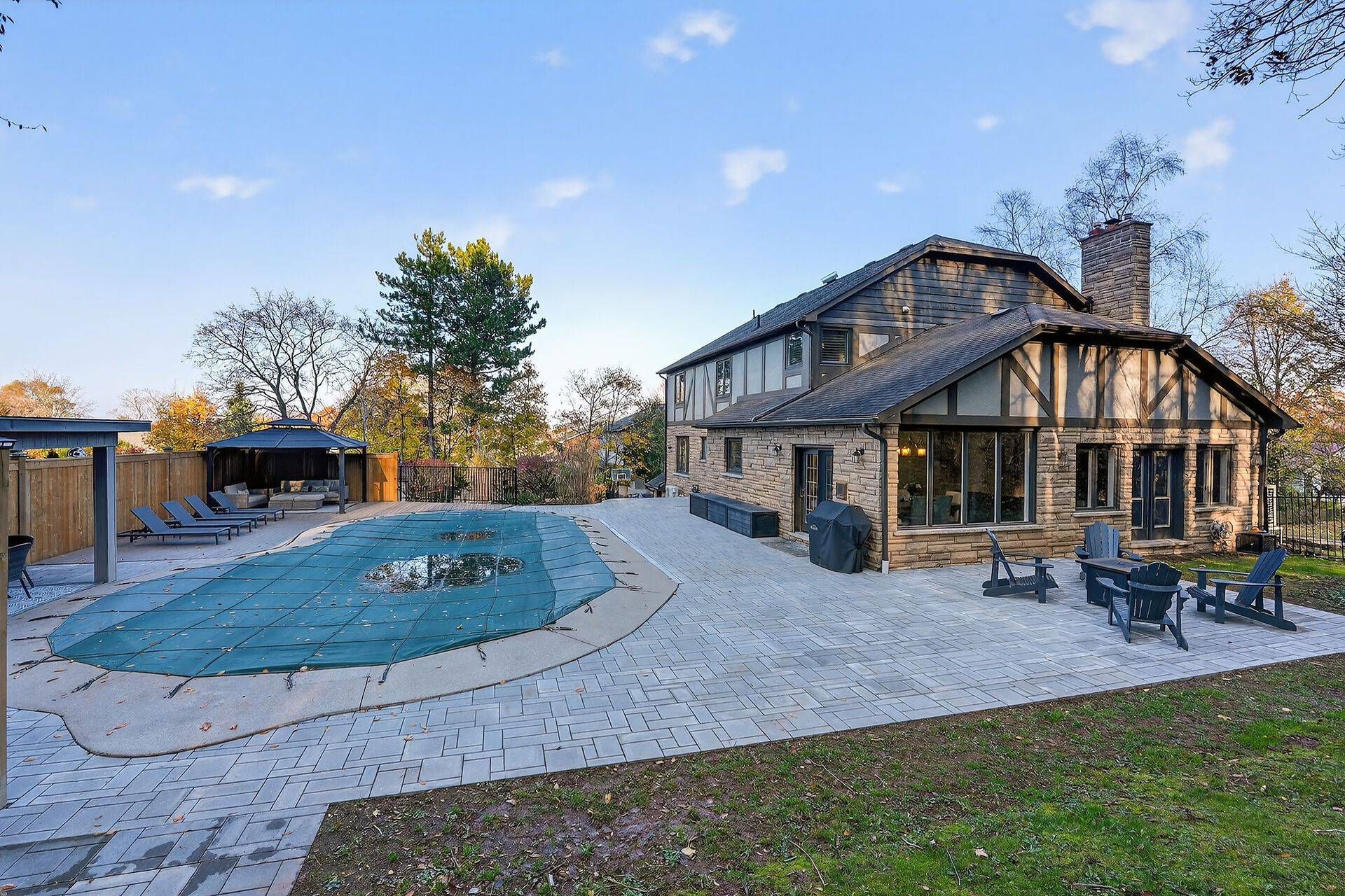 40 Parkwood RD, Grimsby, ON L3M 4K9