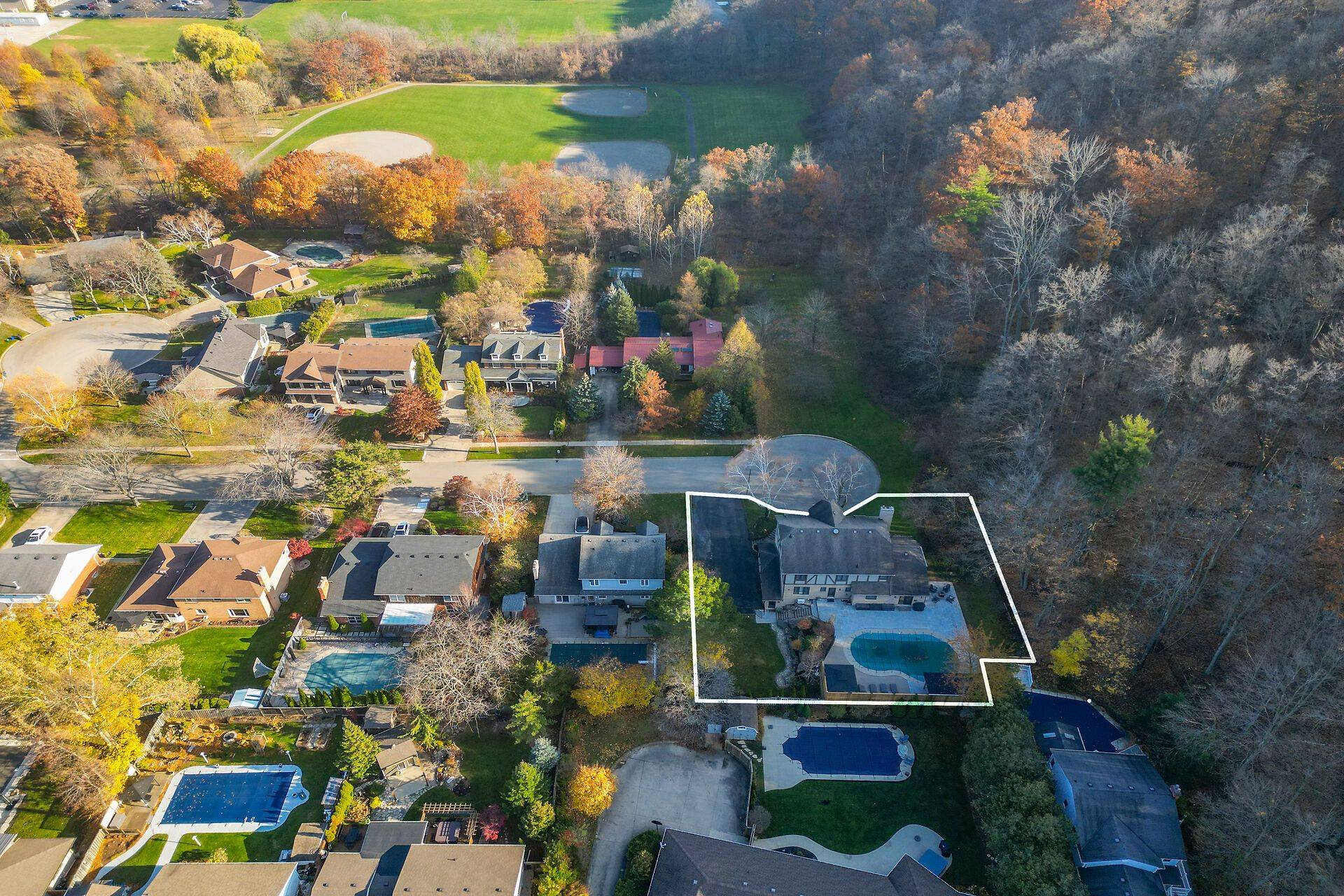 40 Parkwood RD, Grimsby, ON L3M 4K9