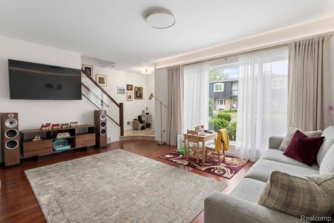 29876 City Center DR #4, Warren, MI 48093