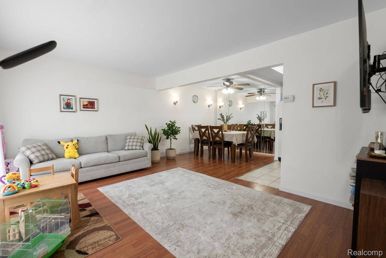 29876 City Center DR #4, Warren, MI 48093