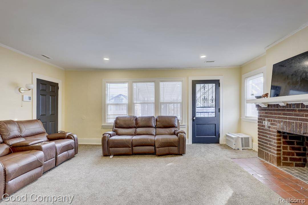 2494 Hazelwood ST, Detroit, MI 48206