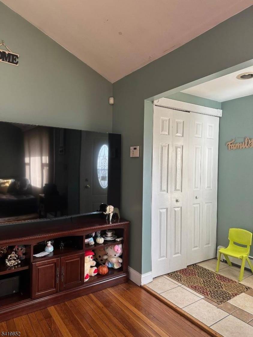 118 Markowitz St, Carteret Boro, NJ 07008