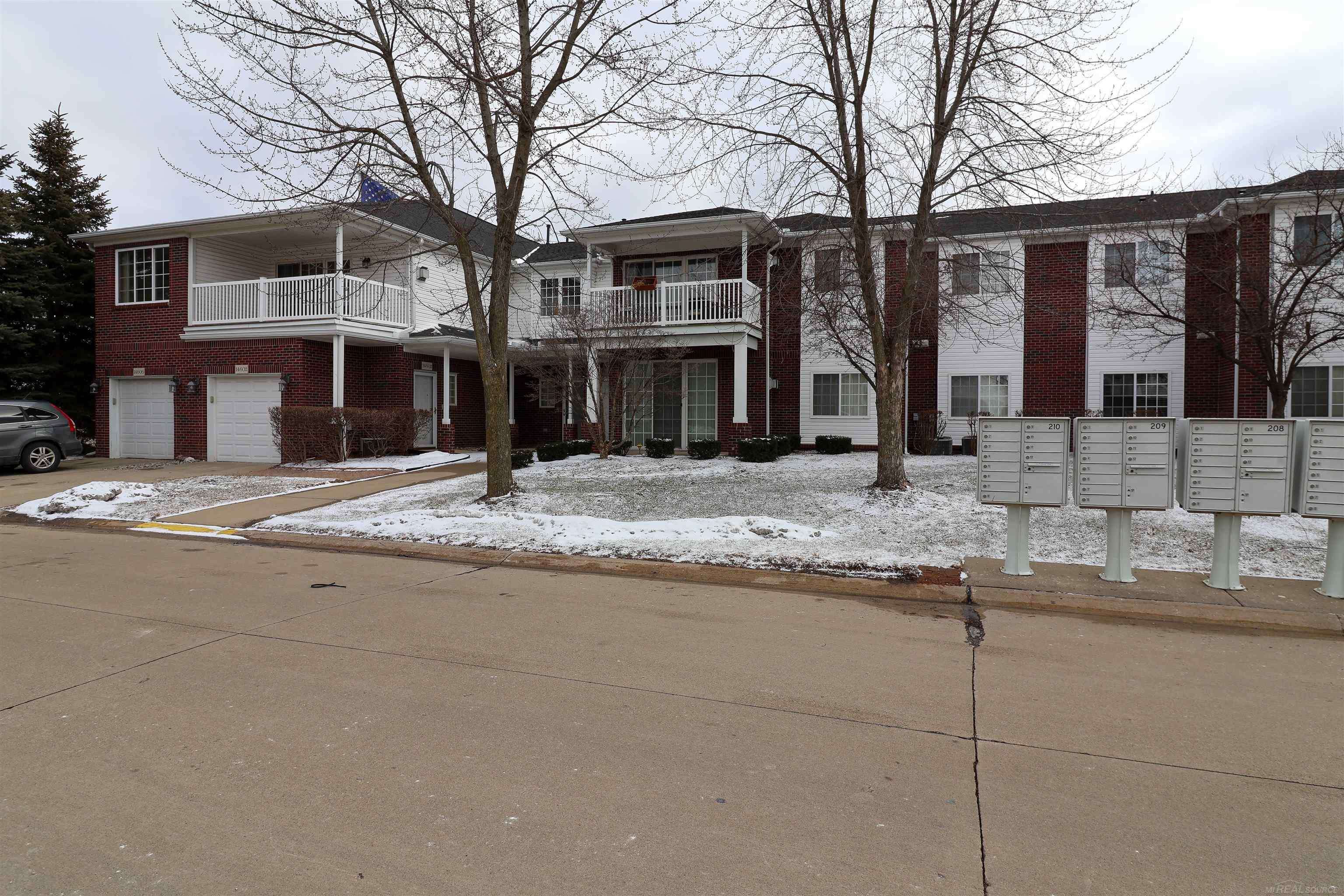 14602 Moravian Manor CIR, Sterling Heights, MI 48312