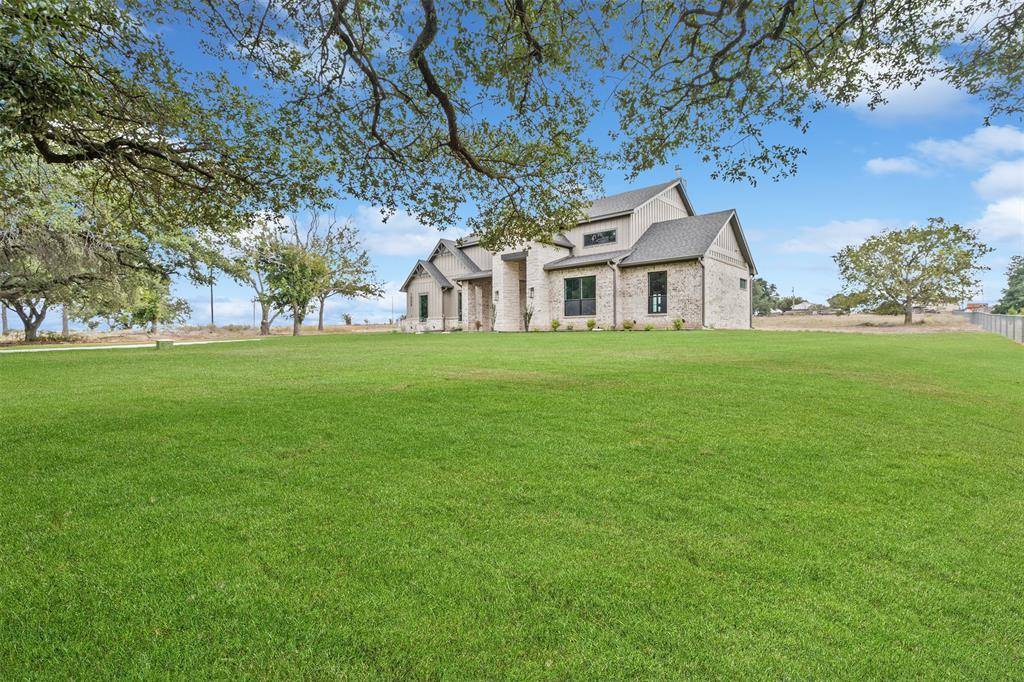 1005 Lilly Lane, Weatherford, TX 76088