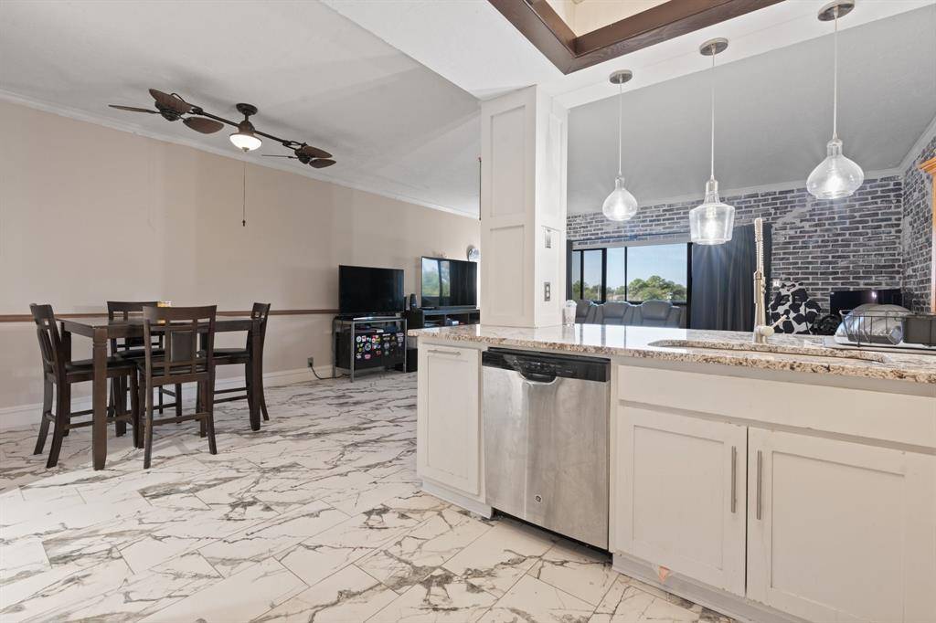 2100 Reflection Bay Drive, Arlington, TX 76013