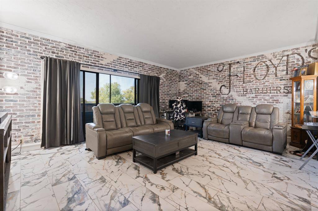 2100 Reflection Bay Drive, Arlington, TX 76013