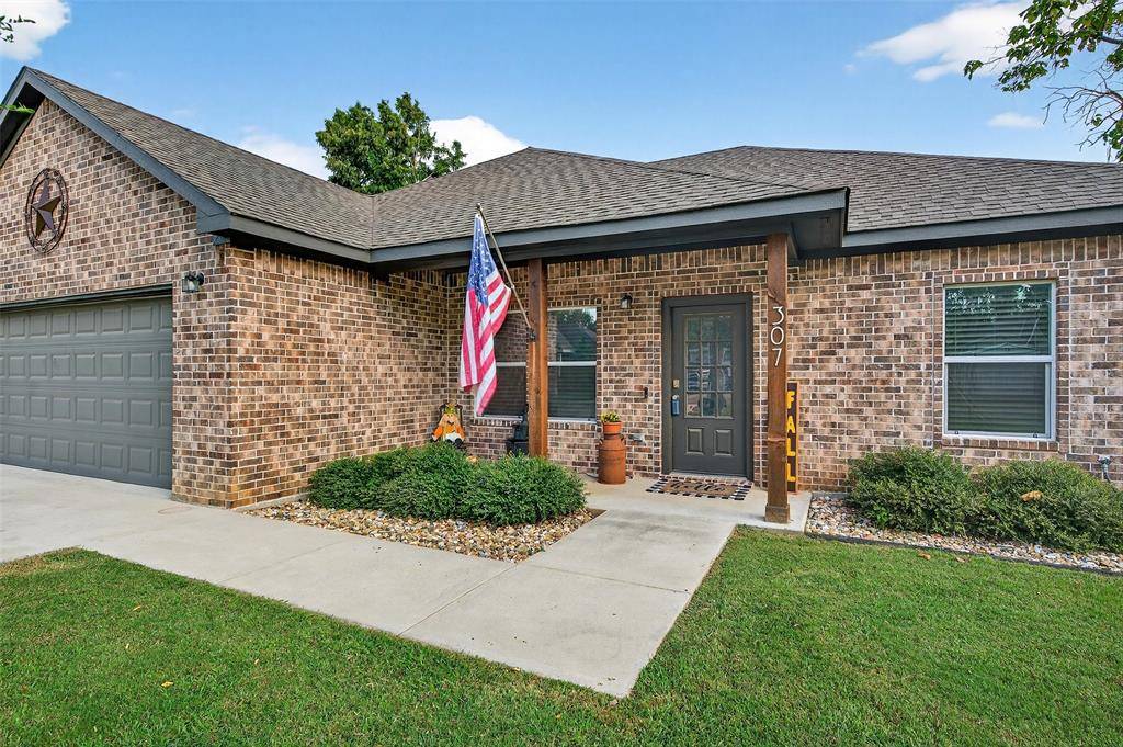 307 Brockett Street, Collinsville, TX 76233