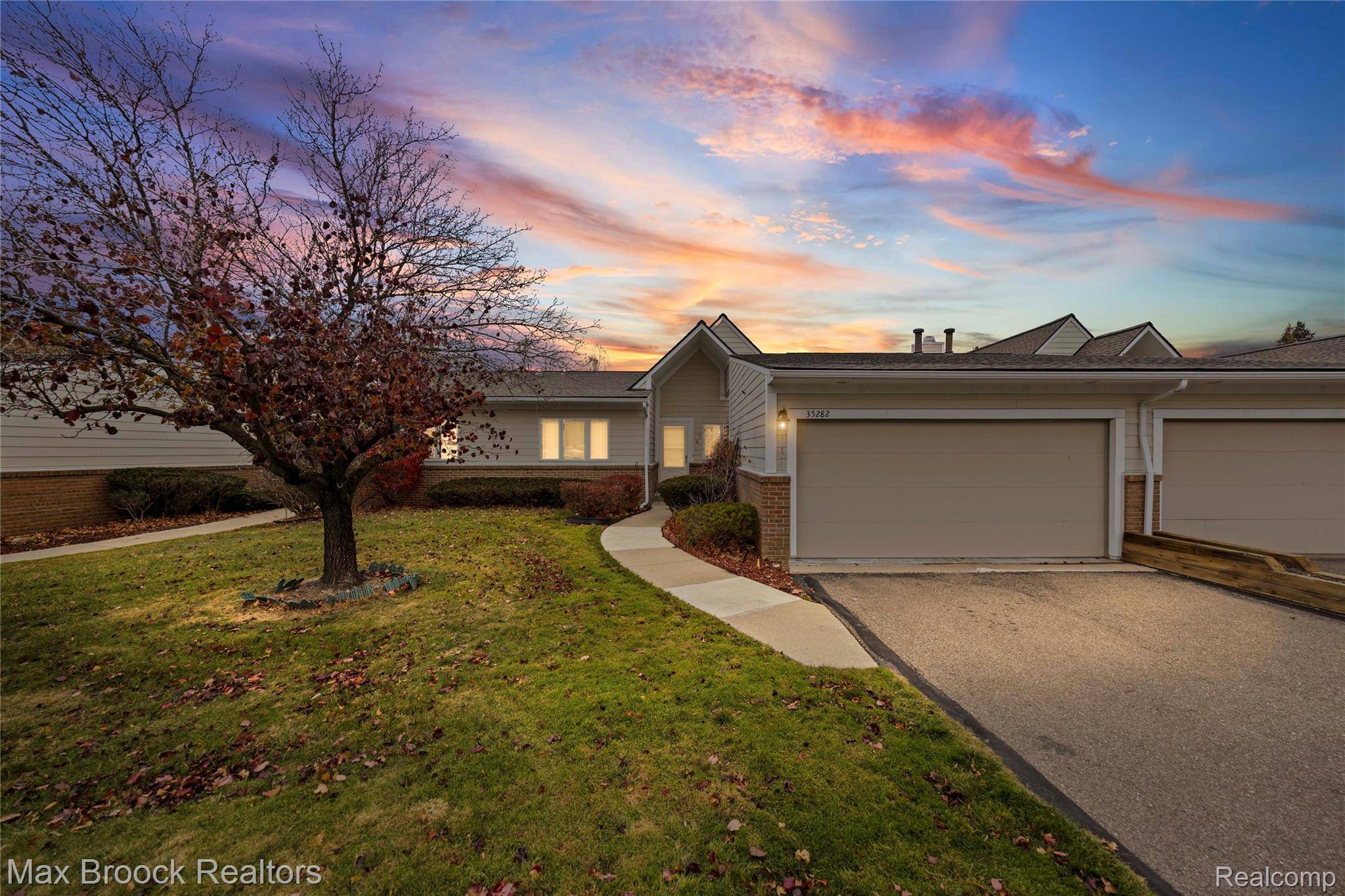 35282 Meadow LN, Farmington Hills, MI 48335