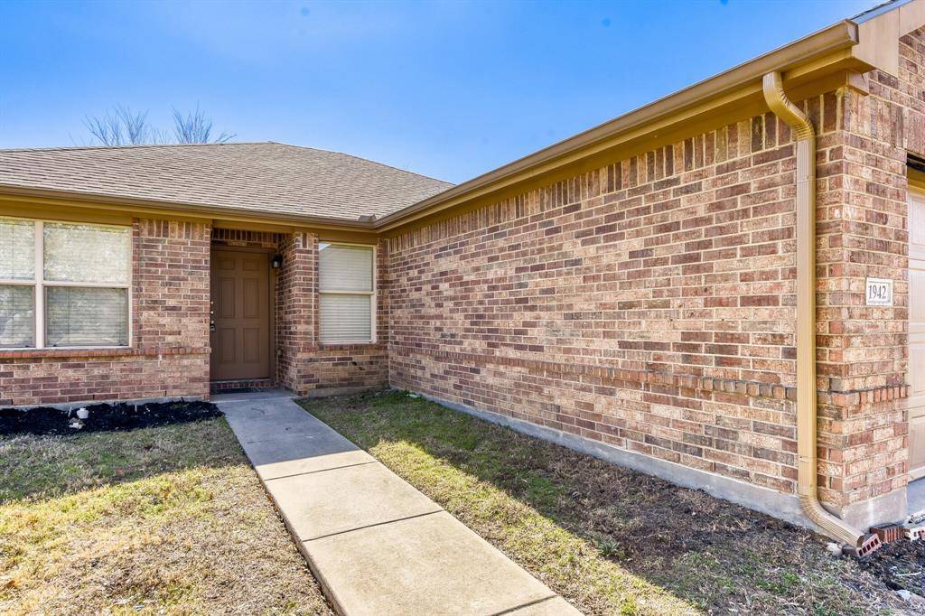 1942 Castaway Drive, Dallas, TX 75051