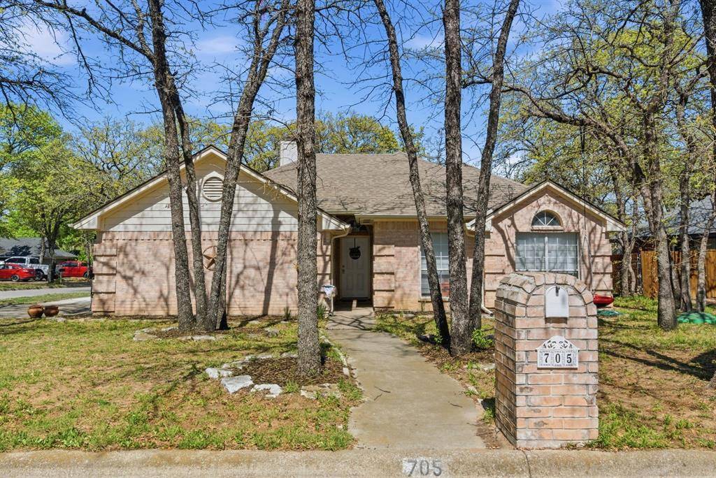 705 Oak Park Drive, Azle, TX 76020