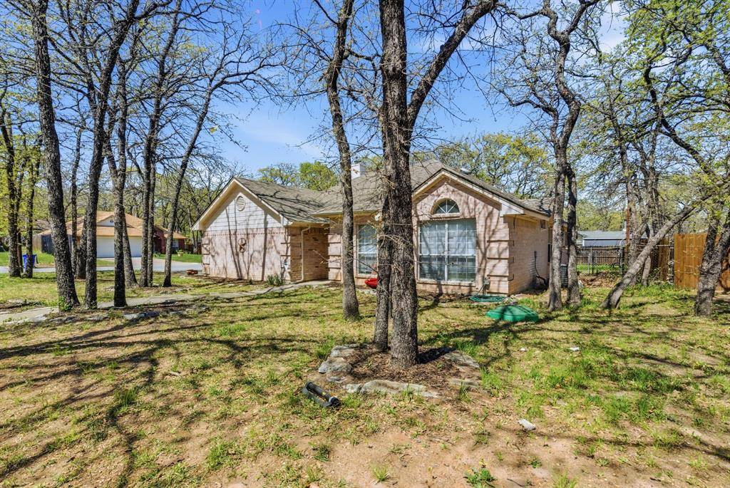 705 Oak Park Drive, Azle, TX 76020