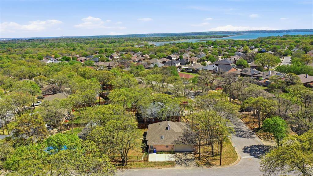 705 Oak Park Drive, Azle, TX 76020