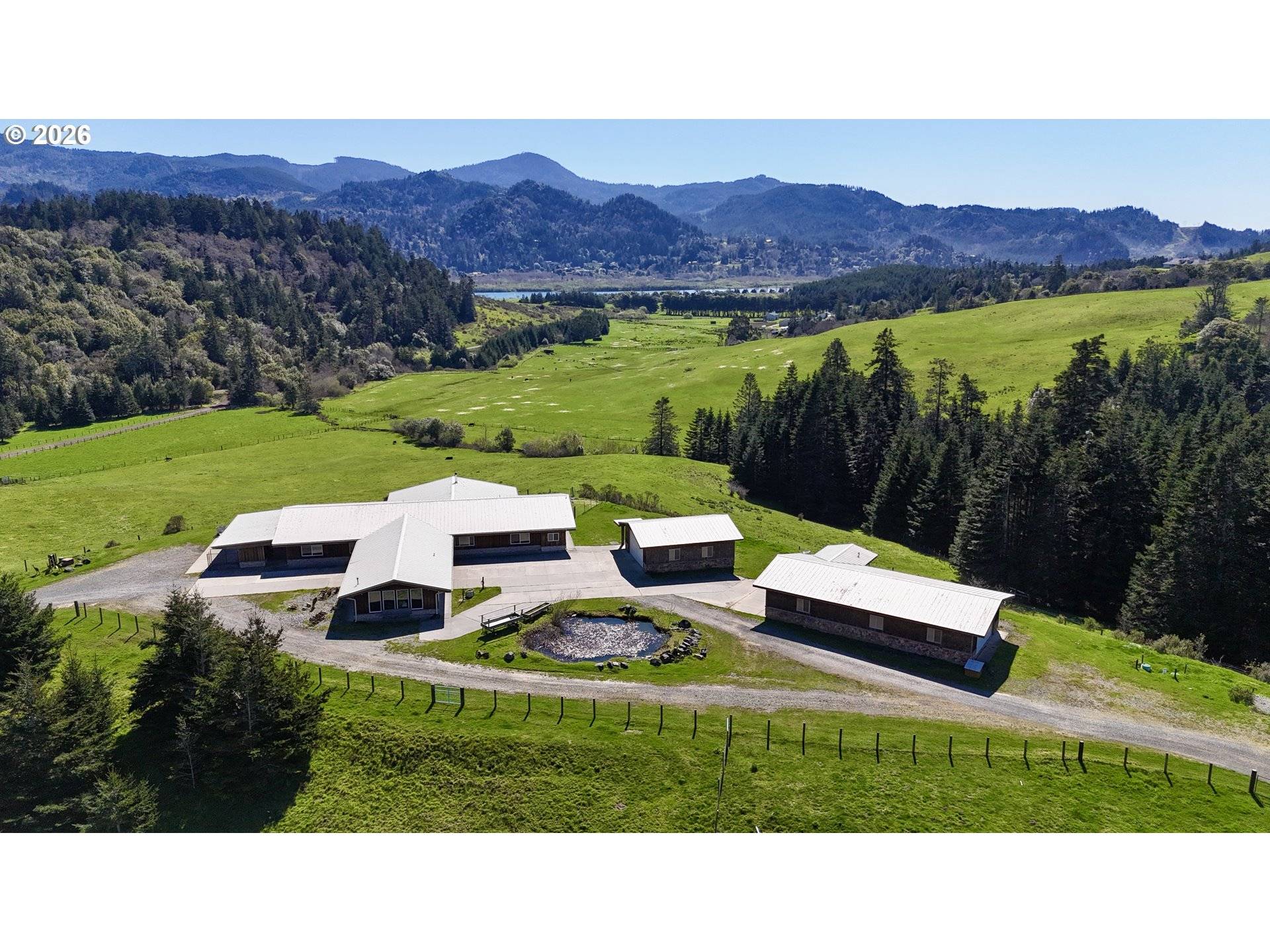 94621 N BANK ROGUE RIVER RD, Gold Beach, OR 97444