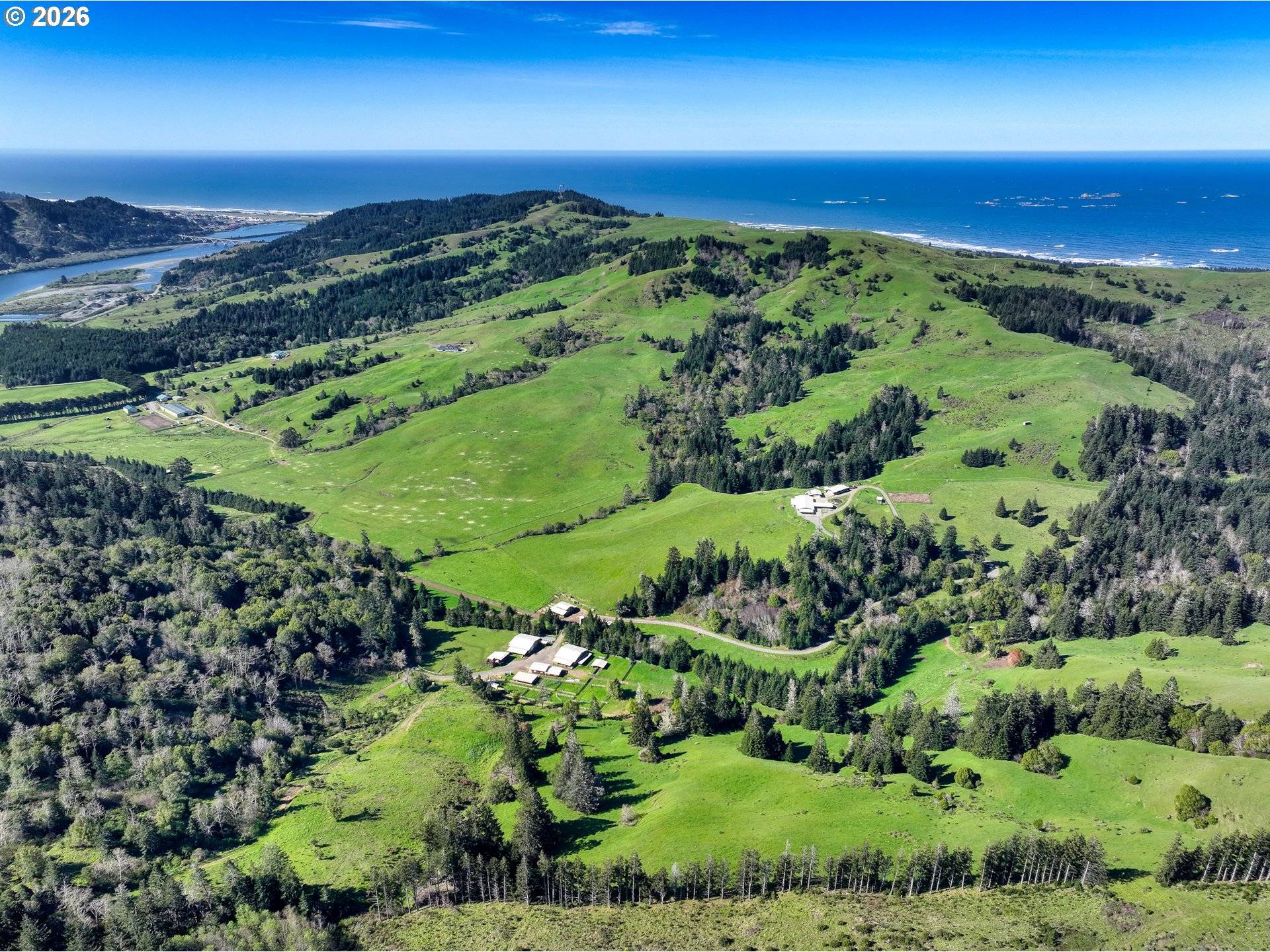 94621 N BANK ROGUE RIVER RD, Gold Beach, OR 97444