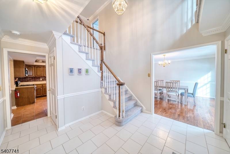 40 Rustic Trl, Raritan Twp., NJ 08822