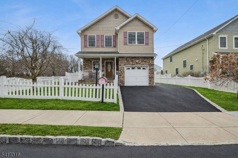 83 White St, Dover Town, NJ 07801