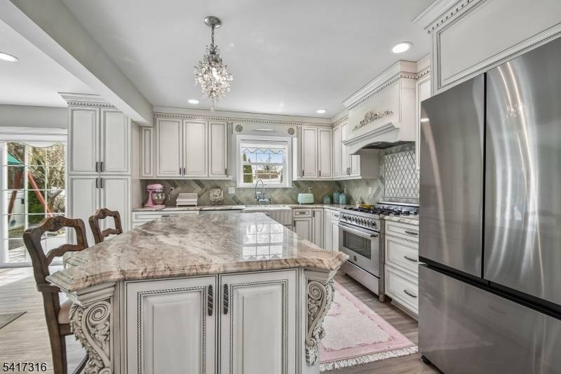83 White St, Dover Town, NJ 07801