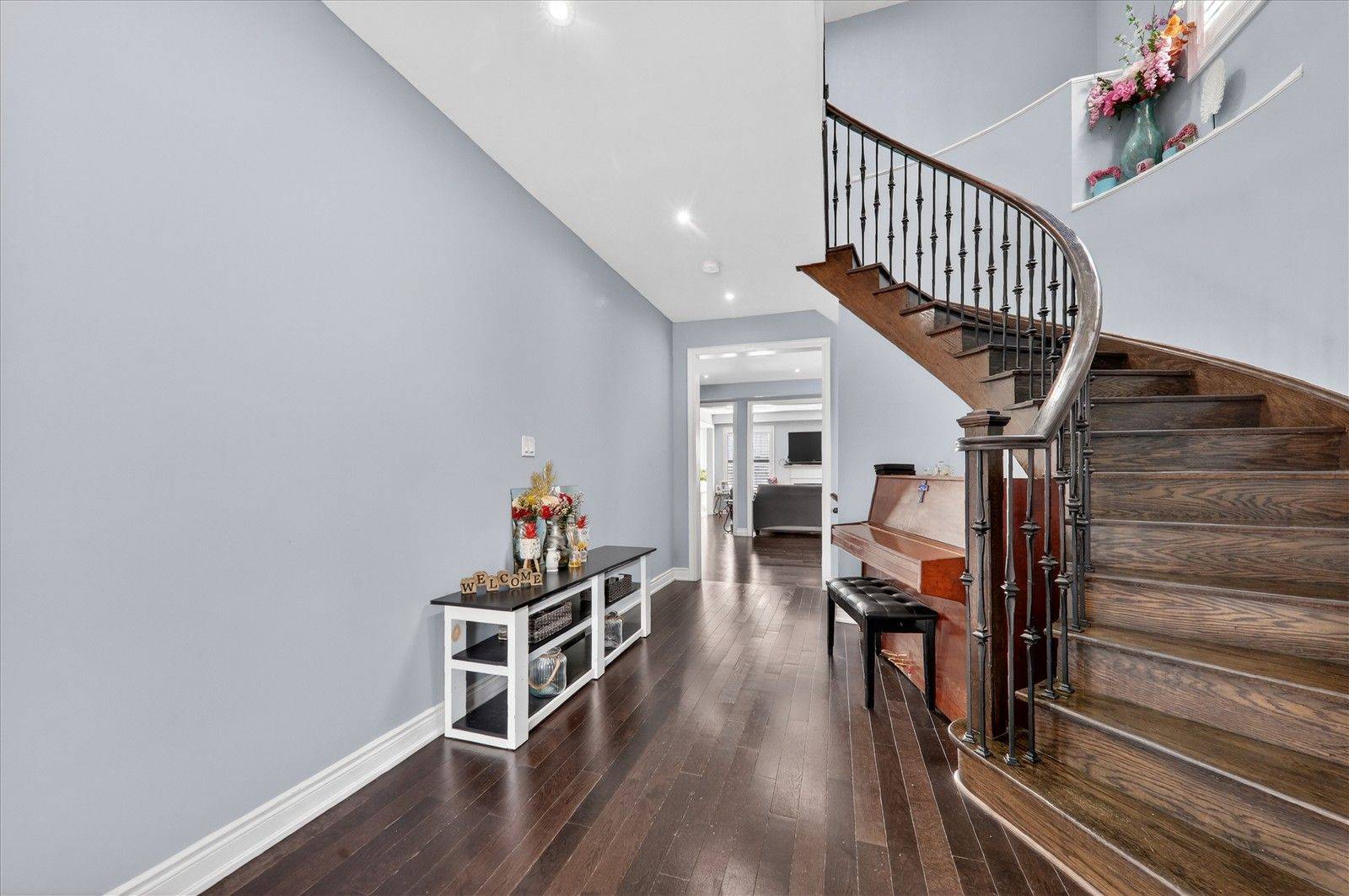 105 Stockell CRES, Ajax, ON L1T 0M4