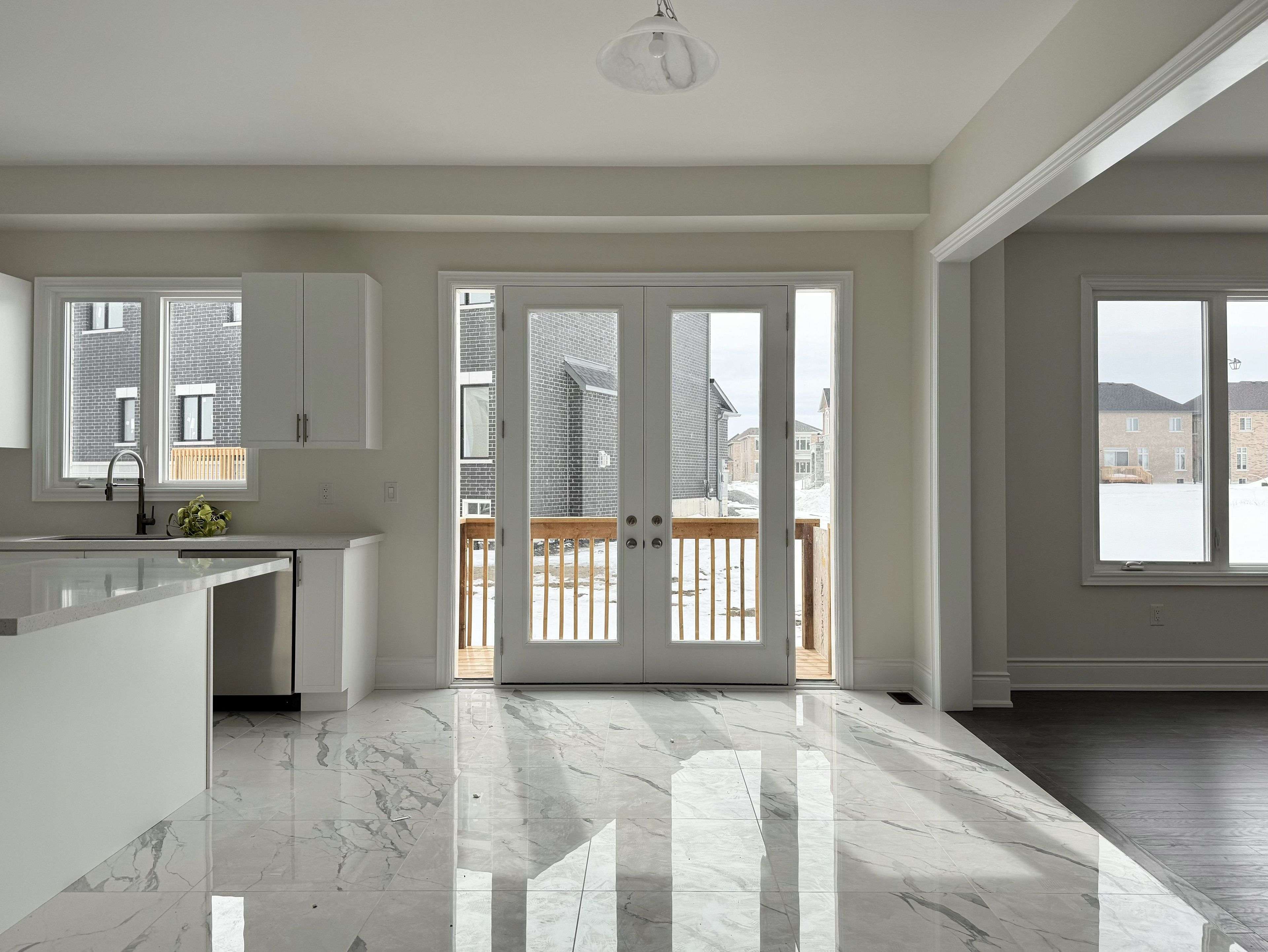 33 Cecil Saunders DR, Georgina, ON L4P 0T3