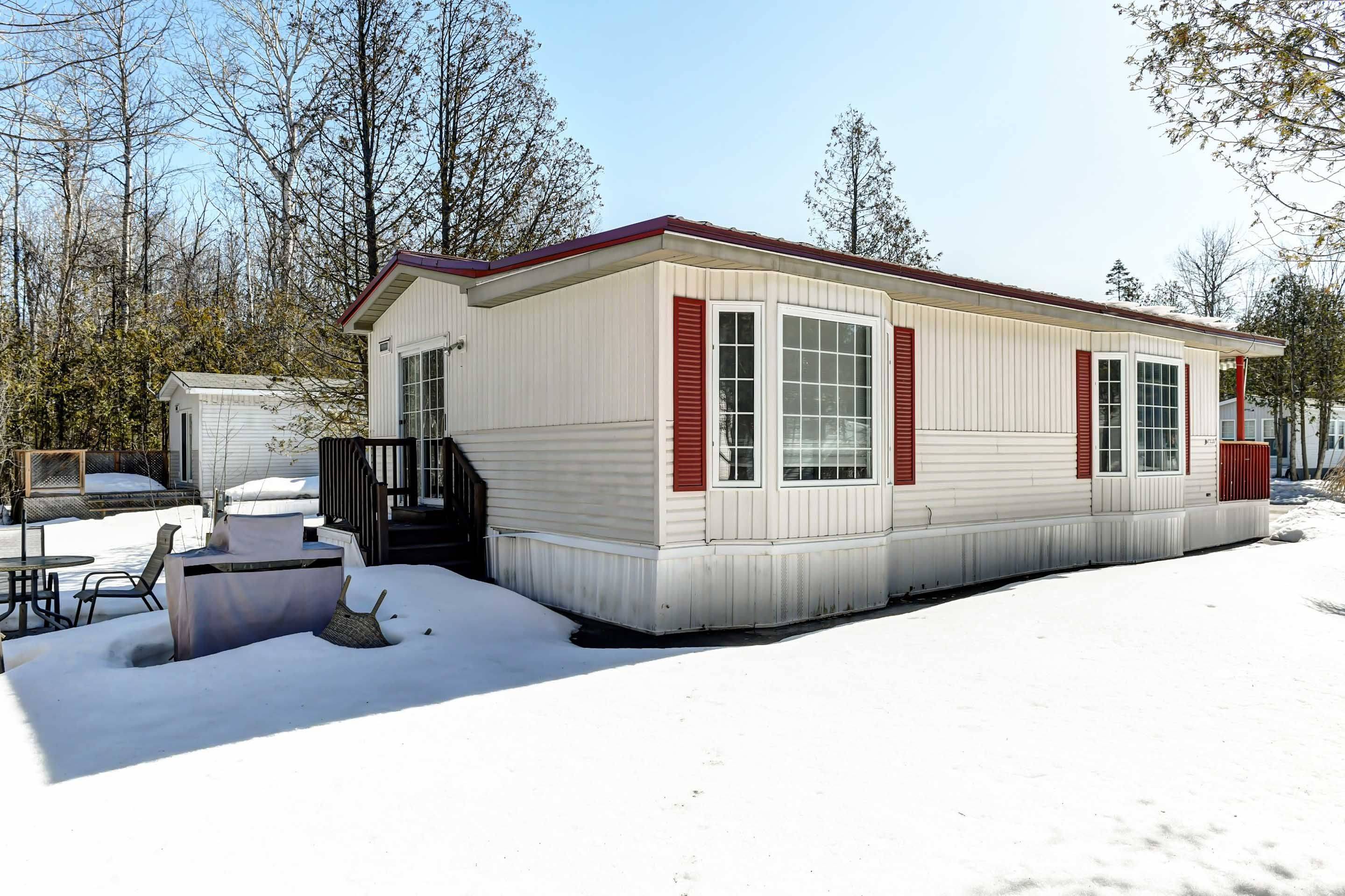 22 Prince Charles AVE, Springwater, ON L0L 1P0