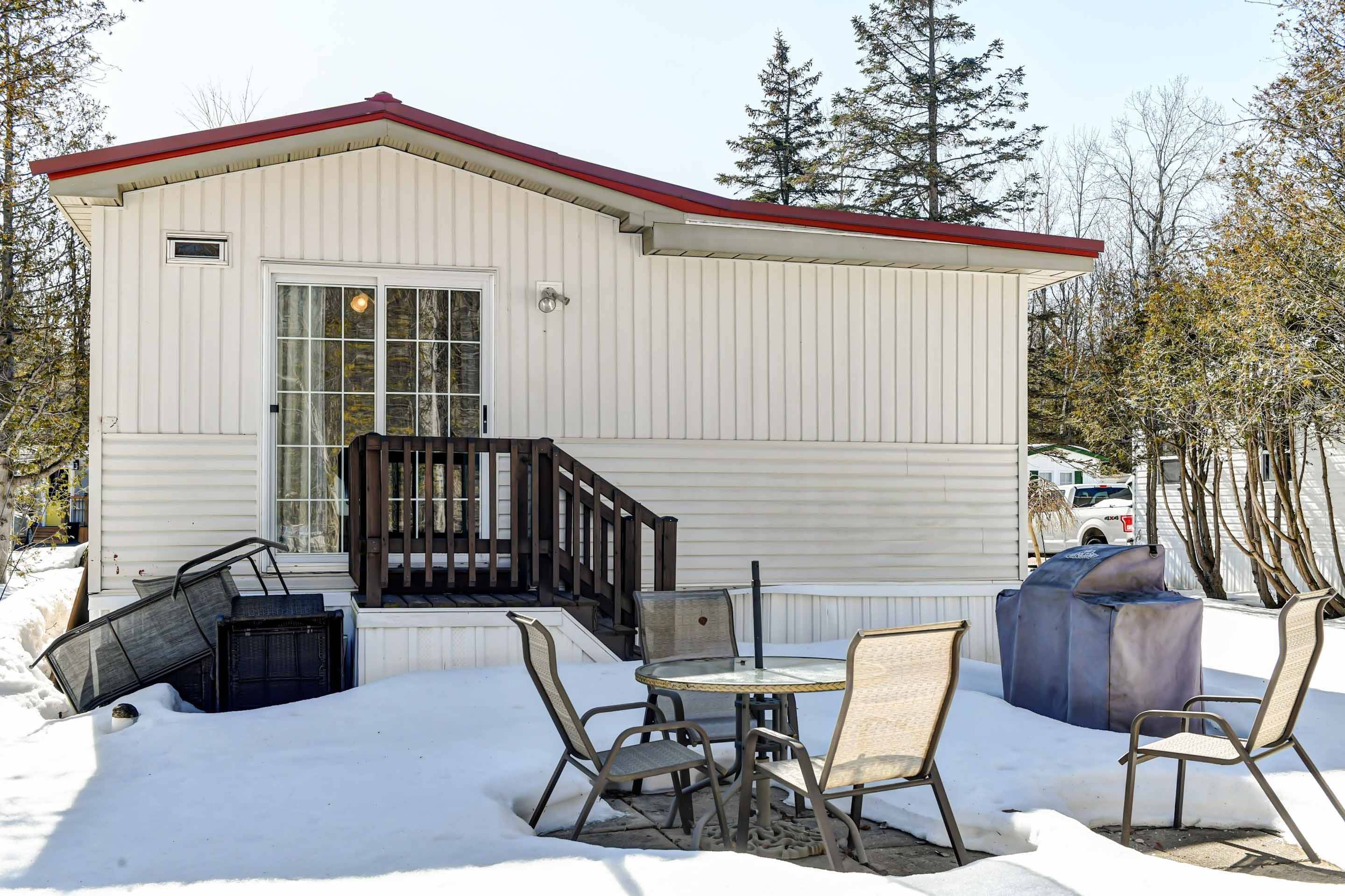 22 Prince Charles AVE, Springwater, ON L0L 1P0