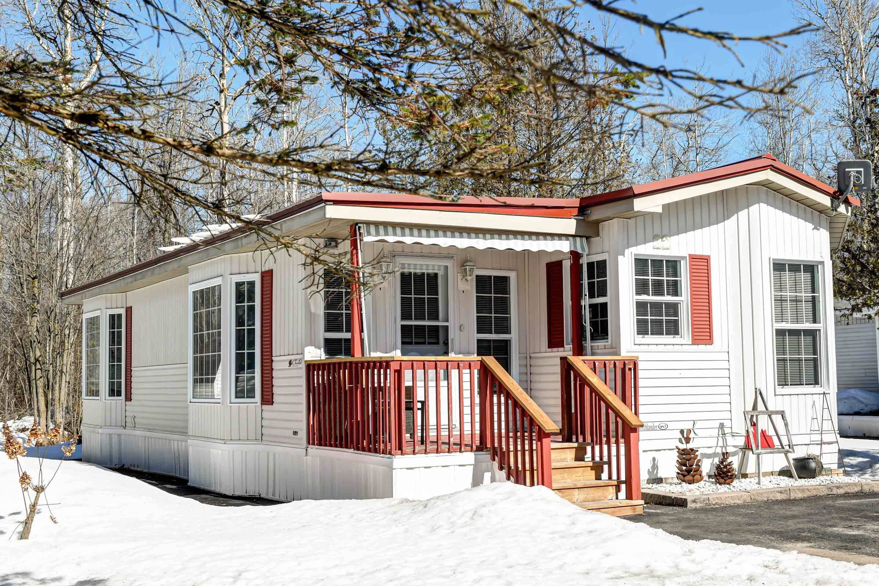 22 Prince Charles AVE, Springwater, ON L0L 1P0