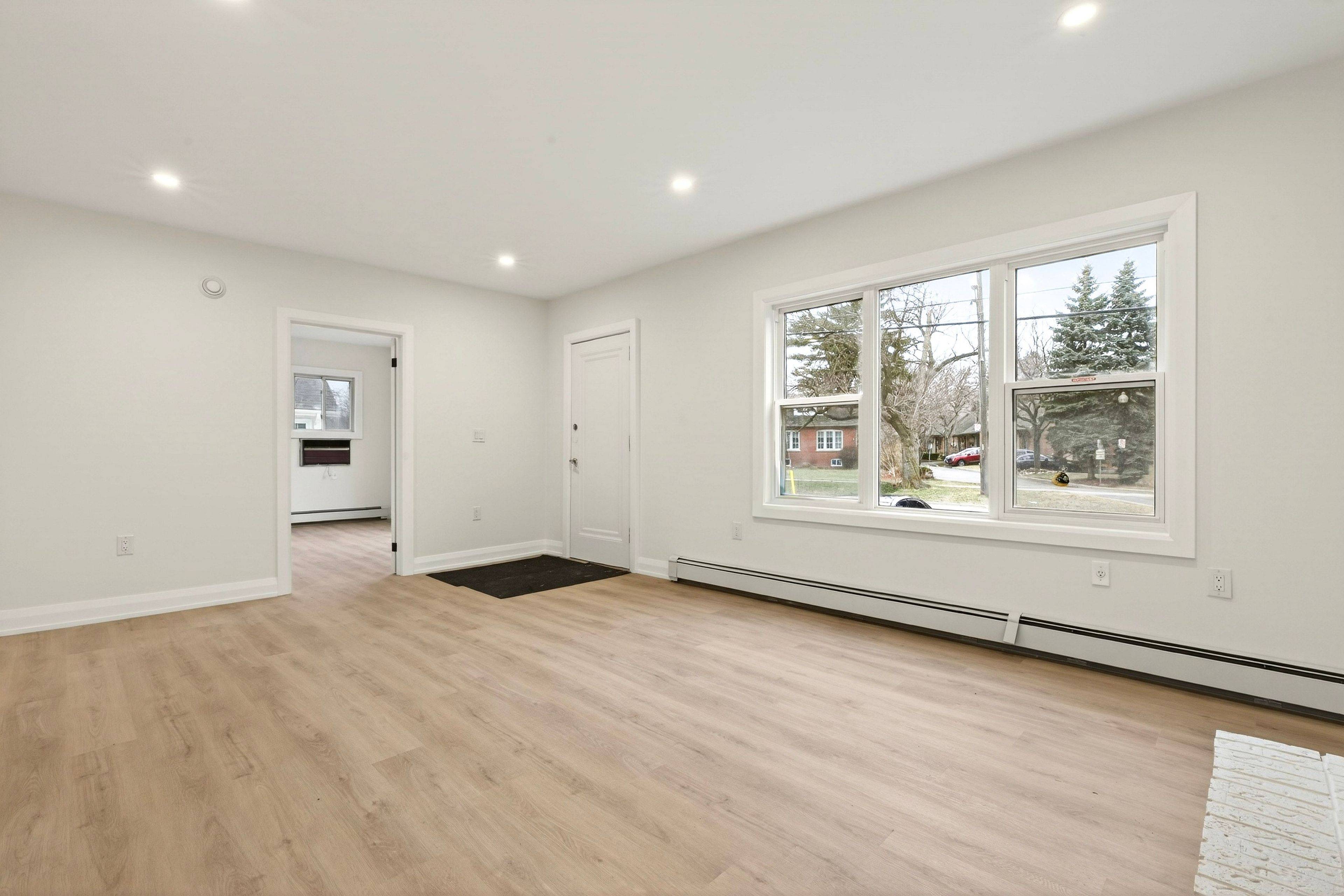 1012 North Shore BLVD E, Burlington, ON L7T 1X7