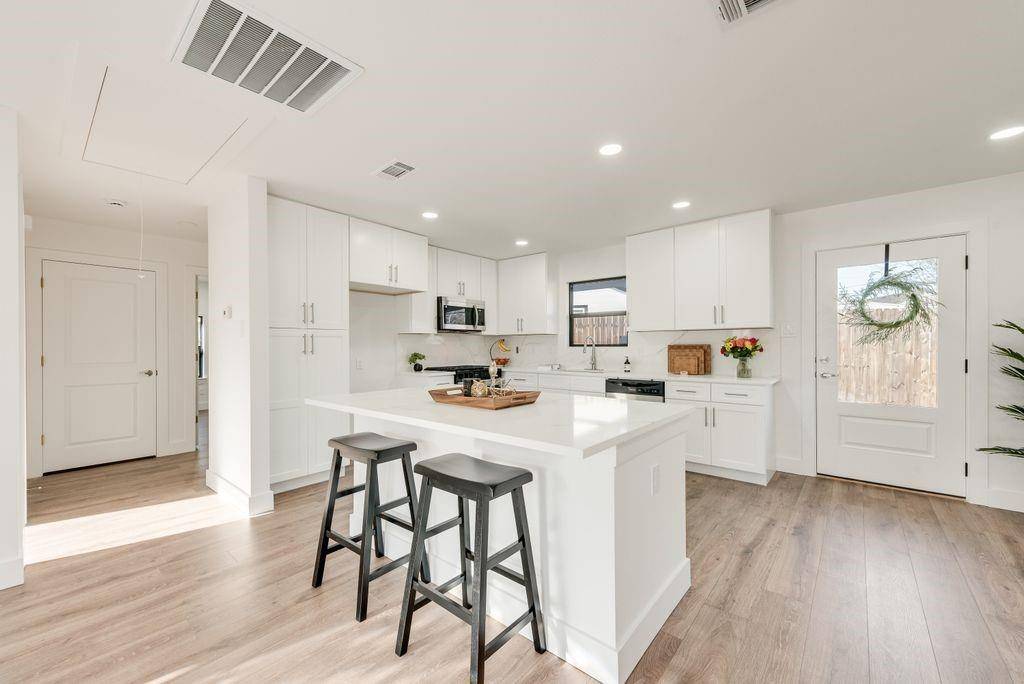 2505 Poinsettia Drive, Dallas, TX 75211