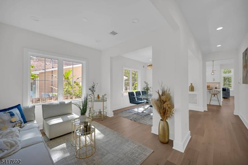 94 E Cedar St, Livingston Twp., NJ 07039