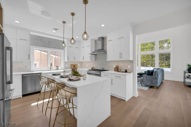 94 E Cedar St, Livingston Twp., NJ 07039